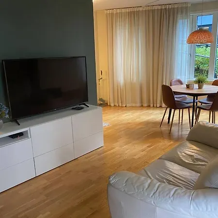 Apartment Romslig Og Sentral Leilighet!