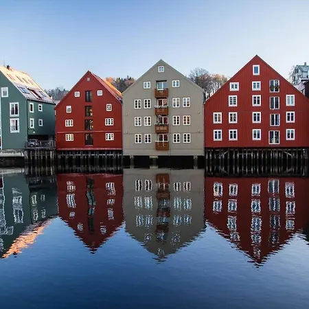 Romslig Og Sentral Leilighet! *