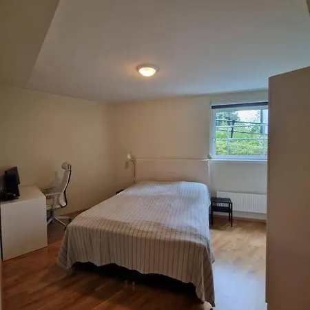 Apartment Romslig Og Sentral Leilighet!